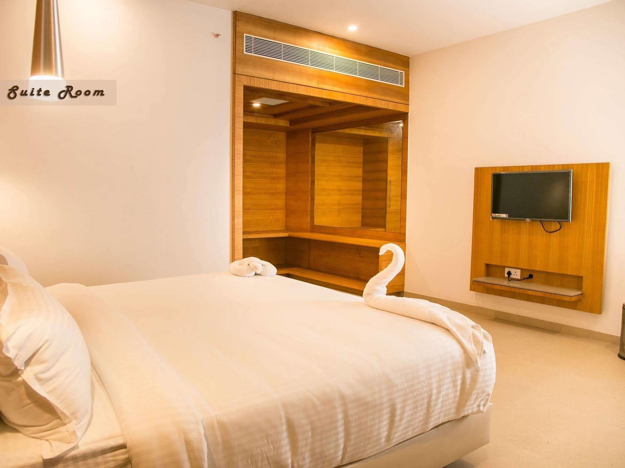 Hotel Vivera Grande Dindigul Ngoại thất bức ảnh